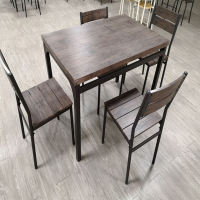 Hölzerner schwarzer Hauptspeisetisch stellte 4 Sitzer-Stühle mit Metallrahmen ein